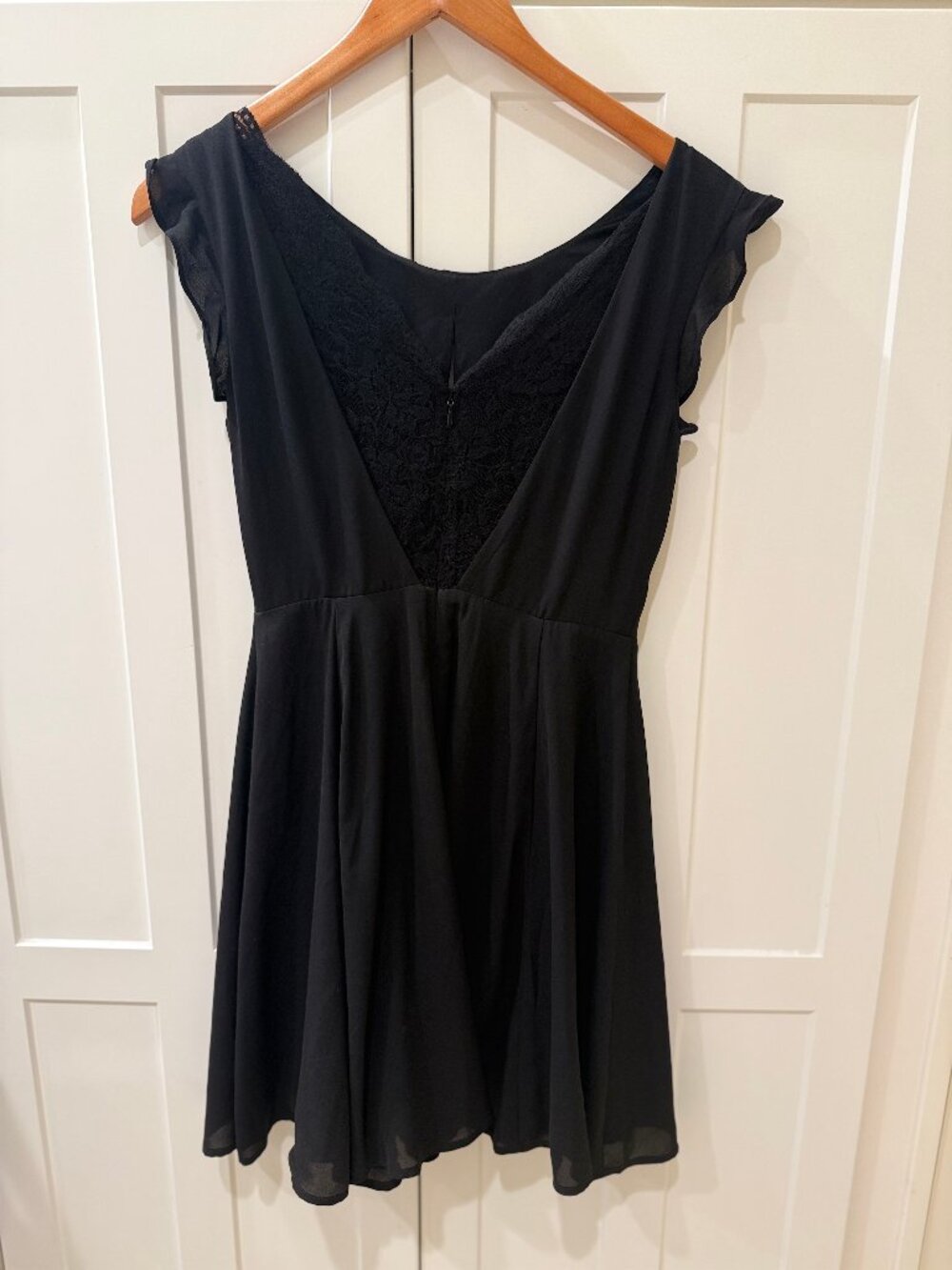 Express Black Lace Back Fit & Flare Dress Size 2 Flutter Sleeve Cocktail Dress - Picture 3 of 8